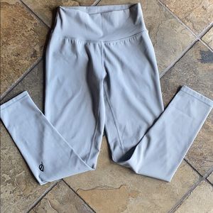 P’tula Taylor 23” White Sage leggings